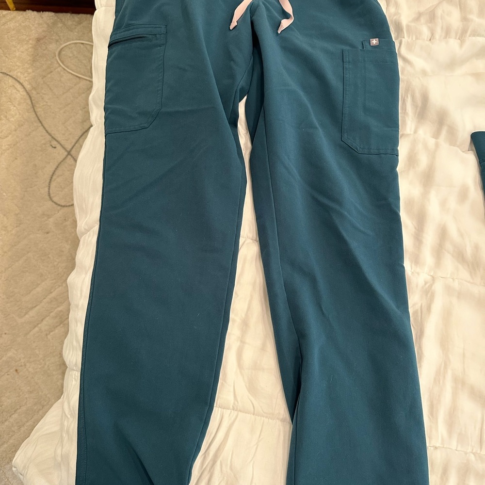 Figs yola skinny scrub pant. Size large/tall. Caribbean blue.